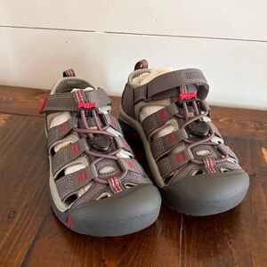 Keen Kids' Newport magnet/tango red size 1. NEW  1016282